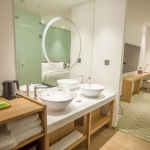 Room_Superior_Triple _Bathroom